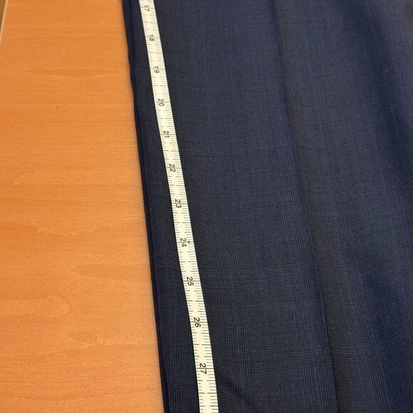 Jos A. Banks Men’s 2 Piece Suit, size 39 - Picture 16 of 16